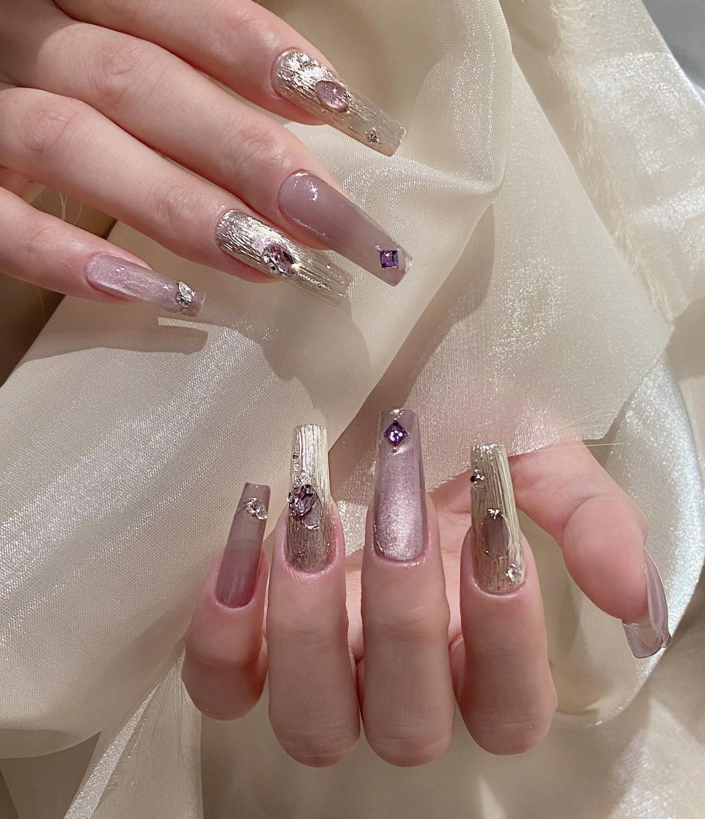 Vẻ Đẹp Mộng Mơ Cùng Nail Màu Tím Thạch