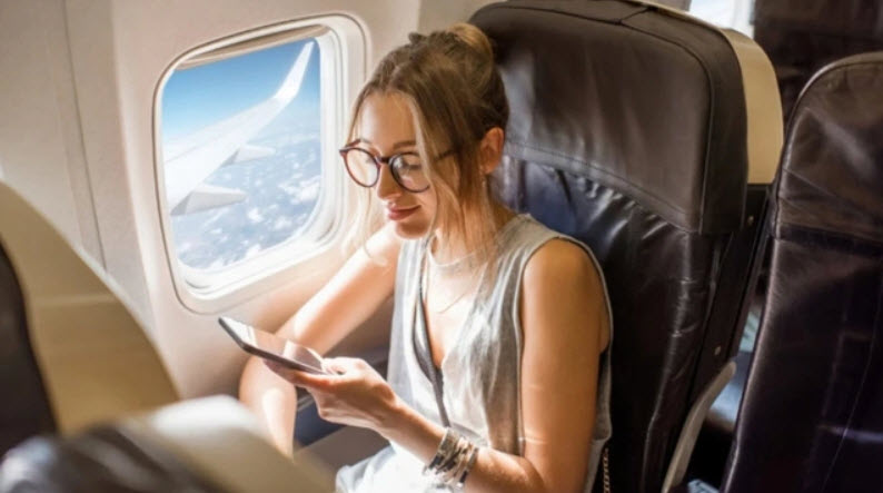 Lên máy bay có được dùng điện thoại không Lên máy bay có được dùng điện thoại không