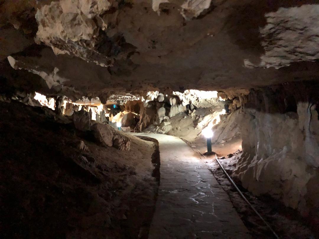 Động Ngườm Ngao